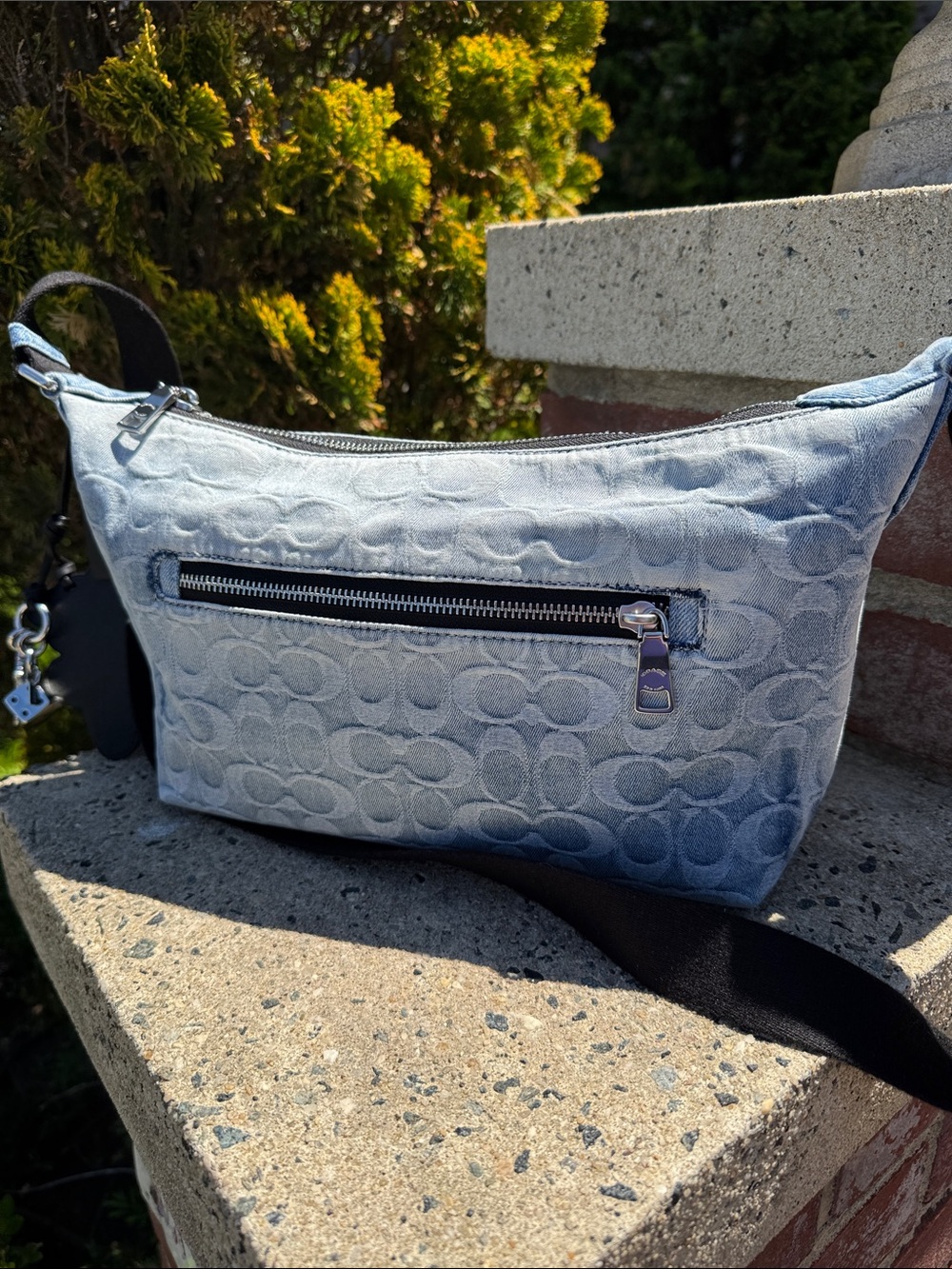 Coach Faded BlueDenim Adj.Crossbody Bag with Coin Pouch& theCharms NWOT - Picture 5 of 14